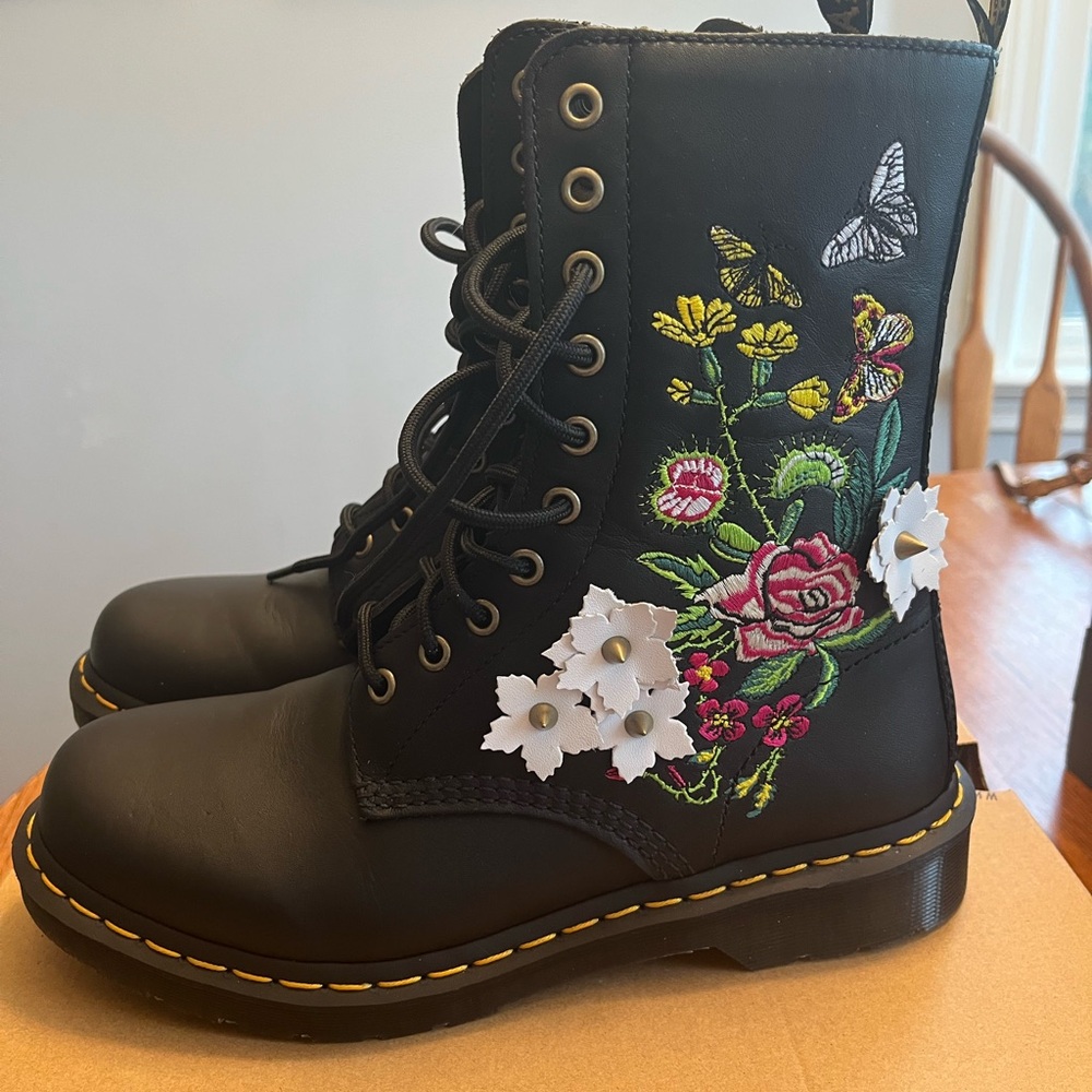 Dr Marten black leather combat boot, 1490 Bloom, US 9